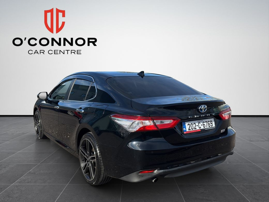 2020 Toyota Camry - image 4