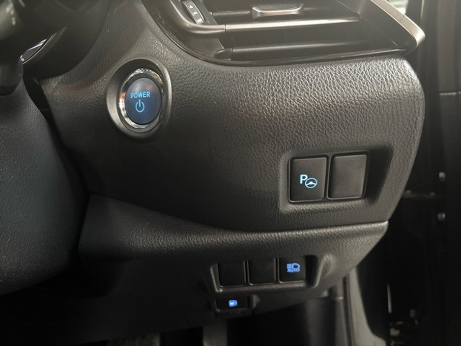 2020 Toyota C-HR - image 15