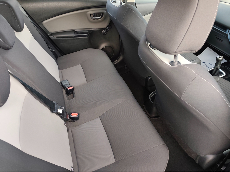 2020 Toyota Yaris - image 8