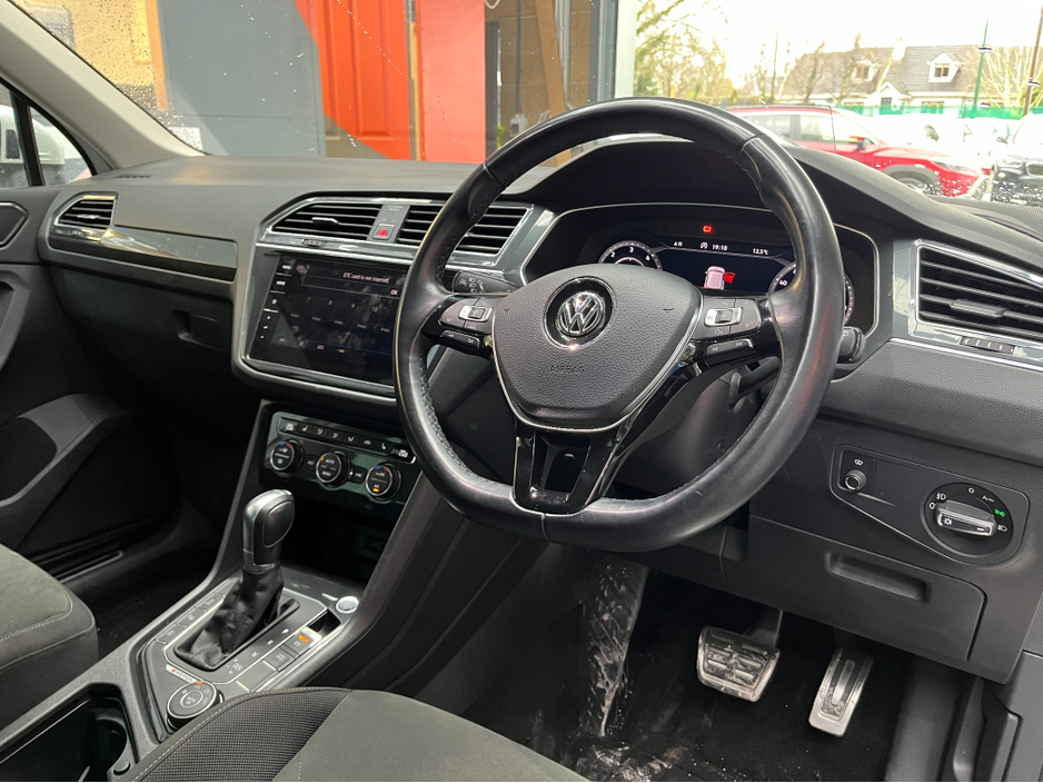 2018 Volkswagen Tiguan - image 11