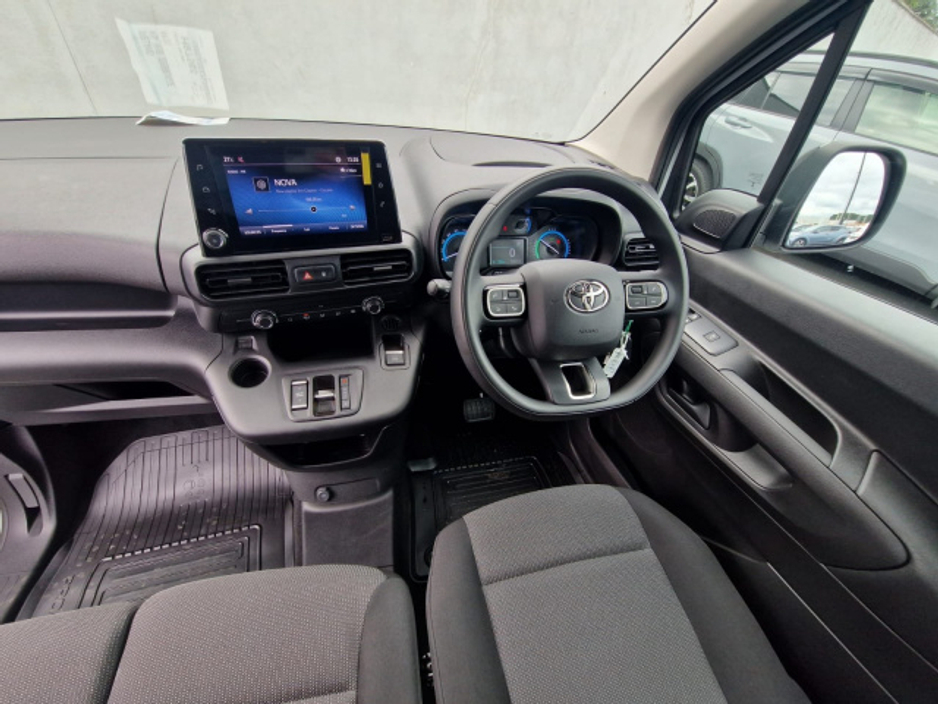 2025 Toyota Proace City - image 7
