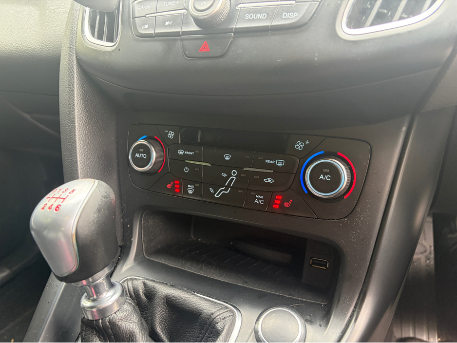 2017 Ford Focus - image 15