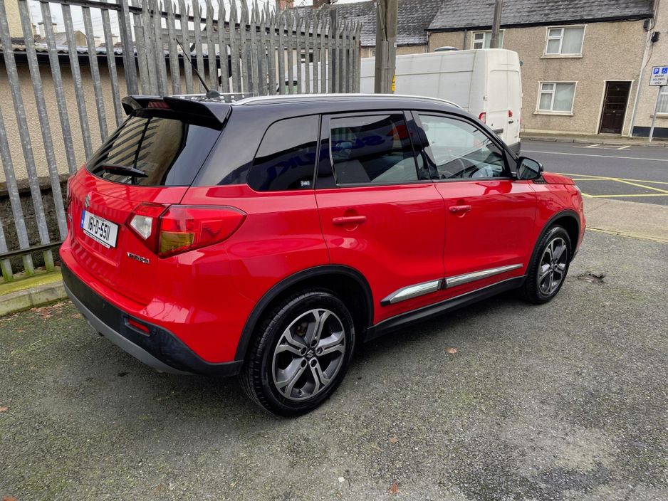 2016 Suzuki Vitara - image 4