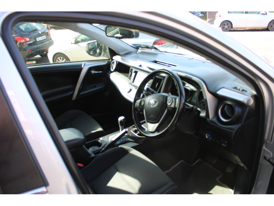 2018 Toyota Rav4 - image 4