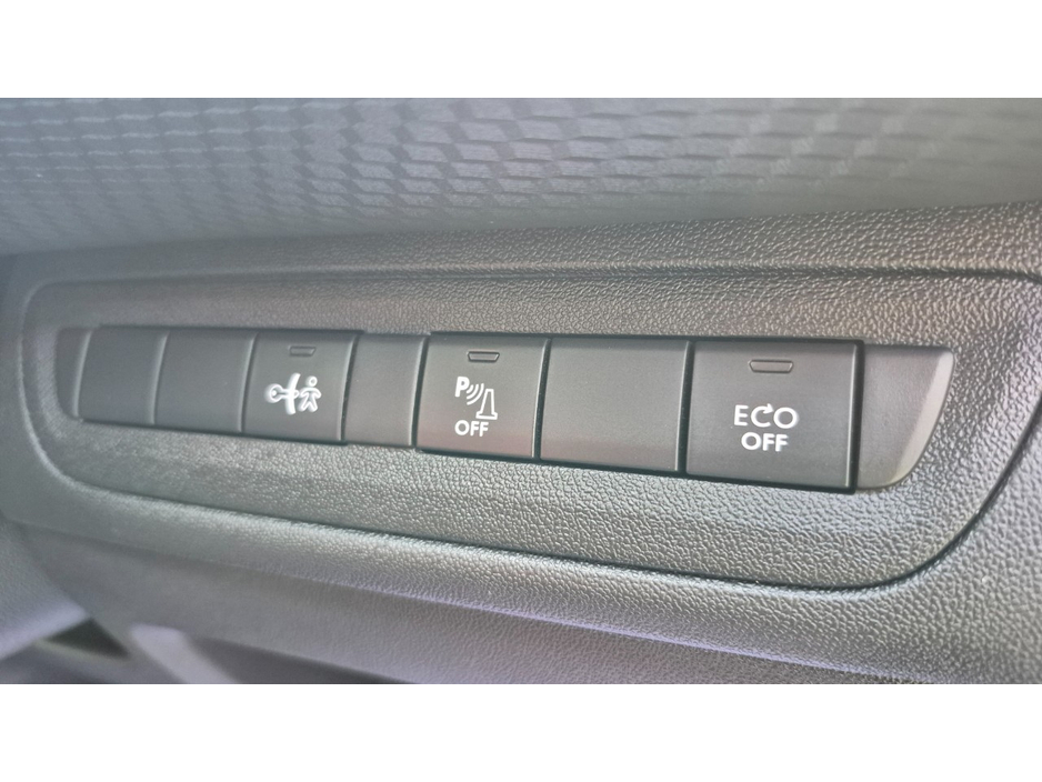 2018 Peugeot 2008 - image 18