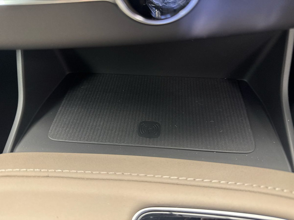 2026 Volvo XC90 - image 22