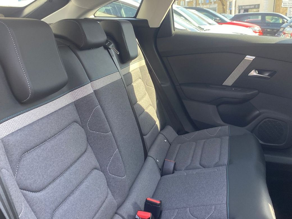 2024 Citroen C4 - image 34