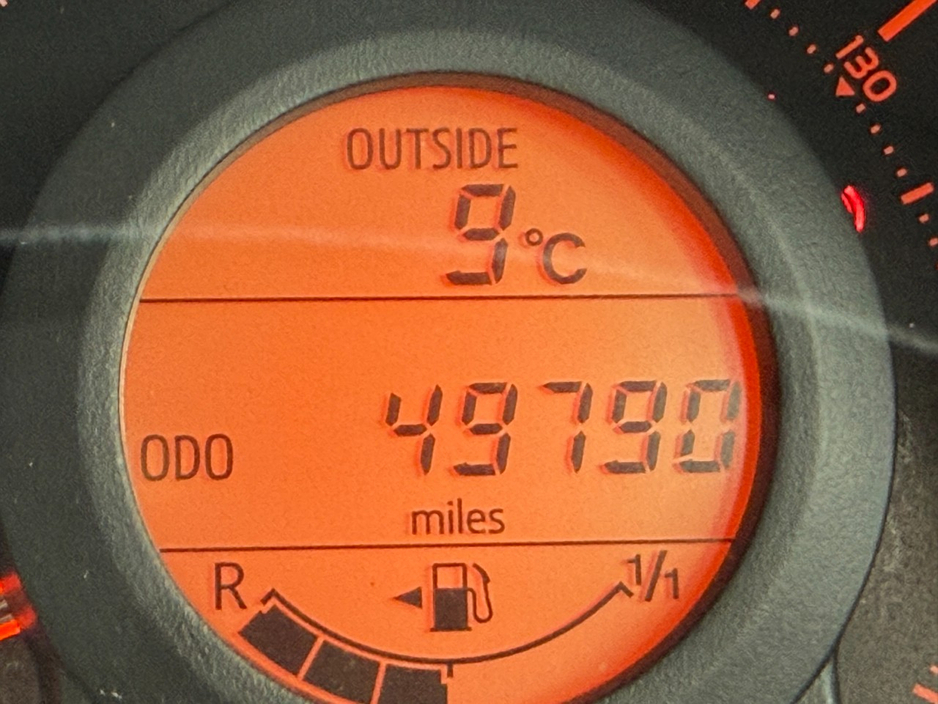 2017 Peugeot 108 - image 21