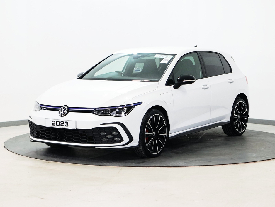 2023 Volkswagen Golf - image 8