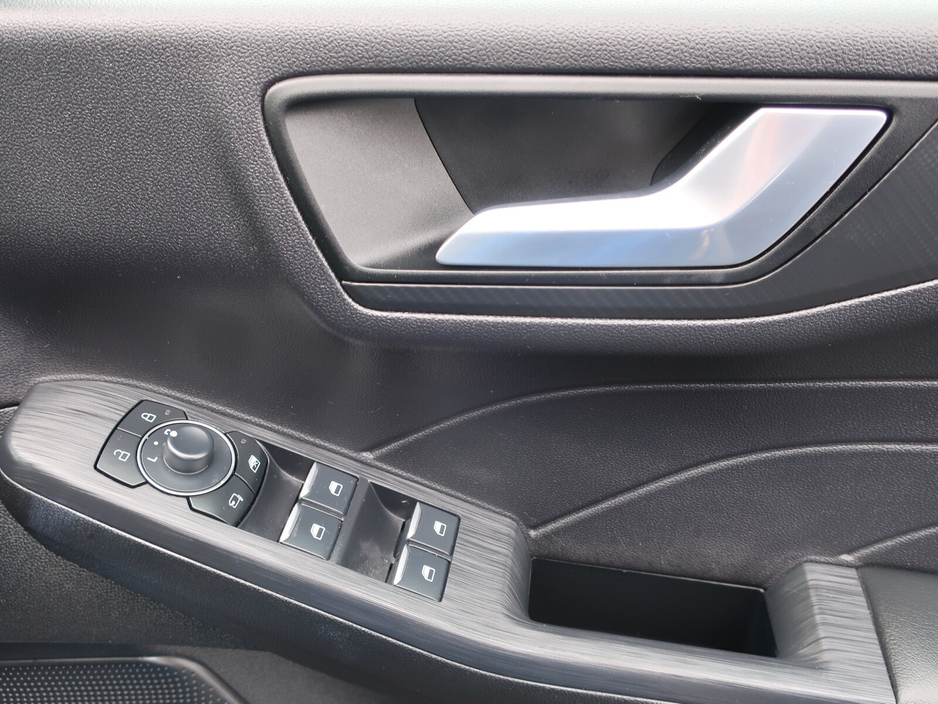 2025 Ford Kuga - image 16