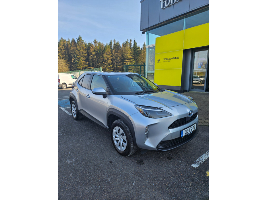 2021 Toyota Yaris Cross - image 2