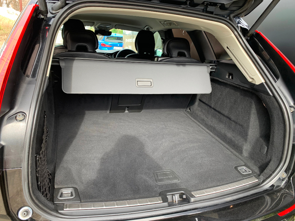 2021 Volvo XC60 - image 10