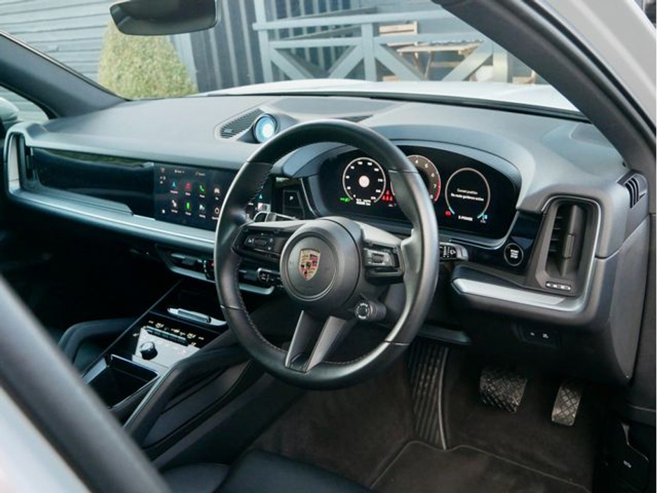 2024 Porsche Cayenne - image 16