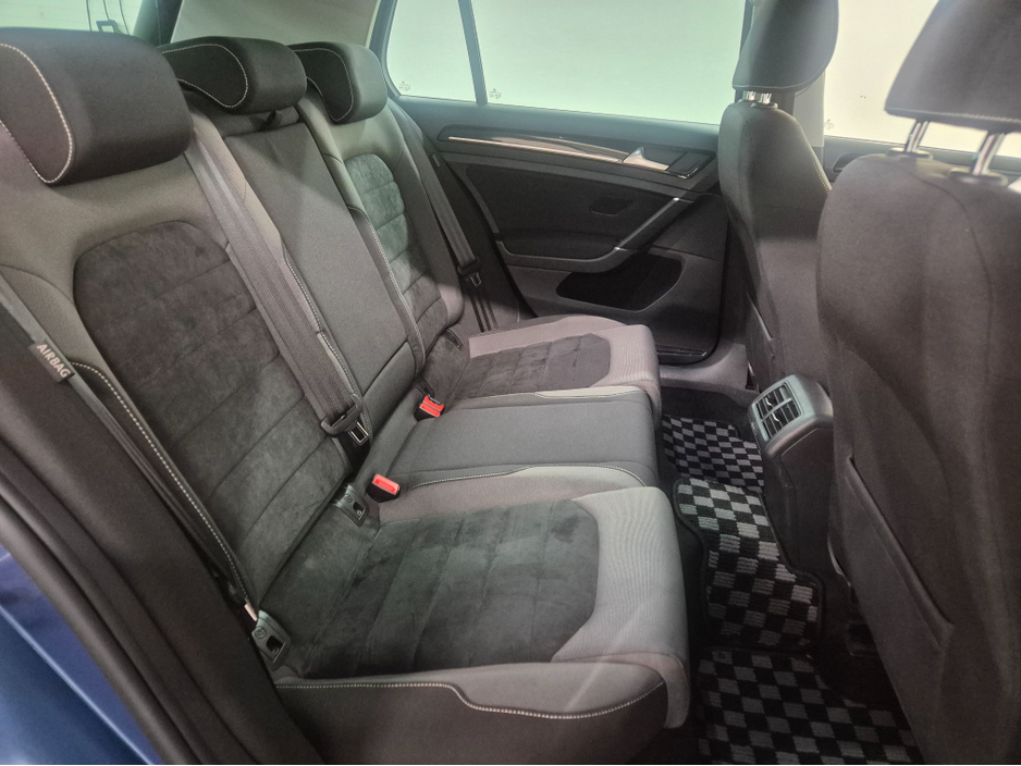 2016 Volkswagen Golf **HIGHLINE**ONLY 64000KMS**ALCANTARA SEATS*17" ALLOYS**BLIS**FOCAL INSIDE SPEAKERS*LANE ASSIST*KEYLESS ENTRY AND START**ADAPTIVE CRUISE CONTROL**DUAL ZONE CLIMATE**REVERSE CAMERA**BLUETOOTH STREAM €15,949