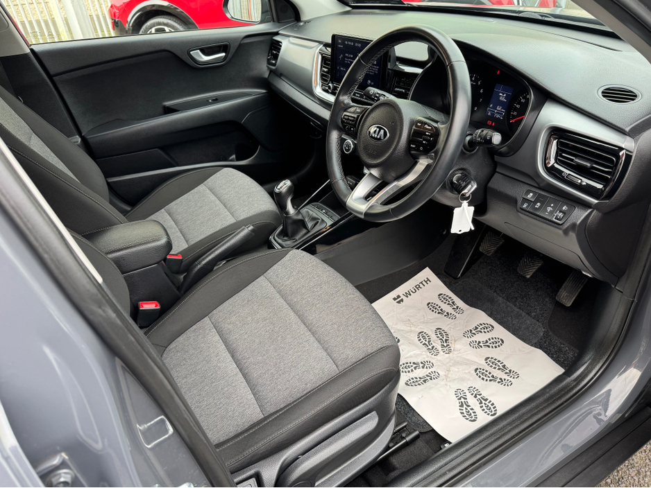 2021 Kia Stonic - image 14