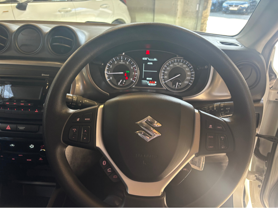 2023 Suzuki Vitara - image 10