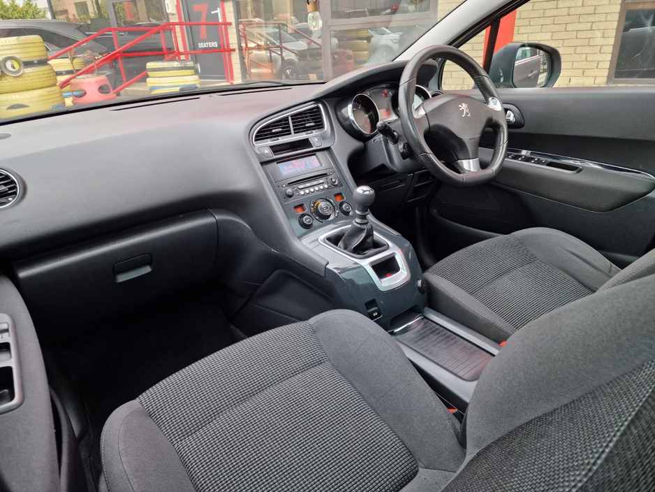 2016 Peugeot 5008 - image 10