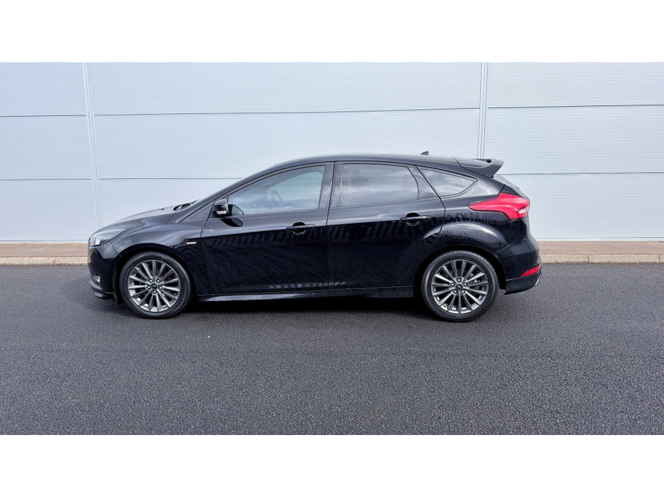 2017 Ford Focus - image 8