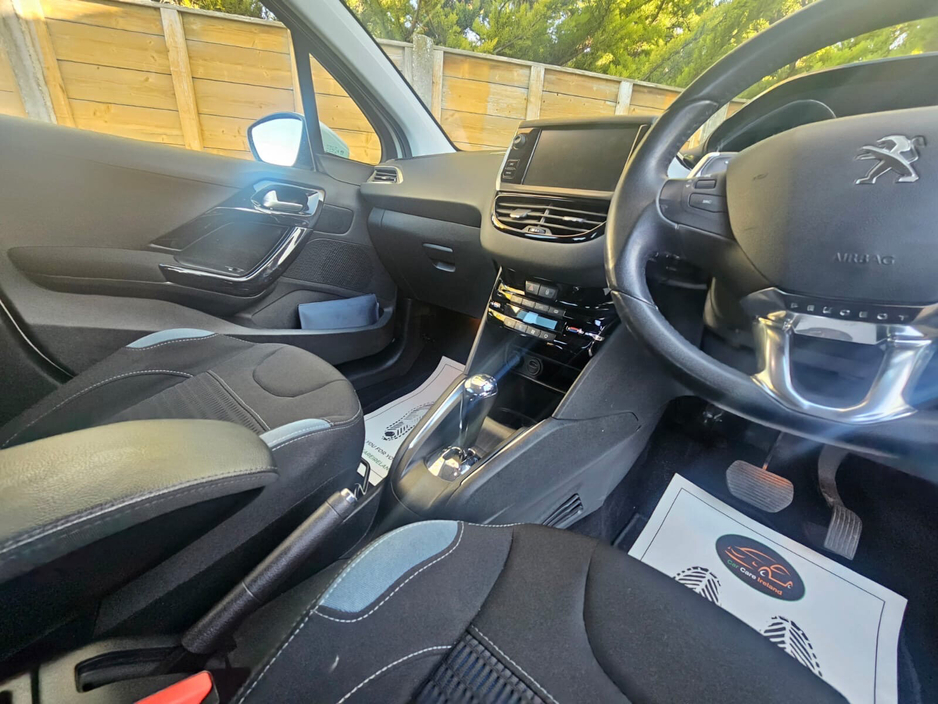 2015 Peugeot 208 - image 17