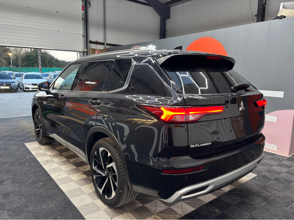 2024 Mitsubishi Outlander - image 4