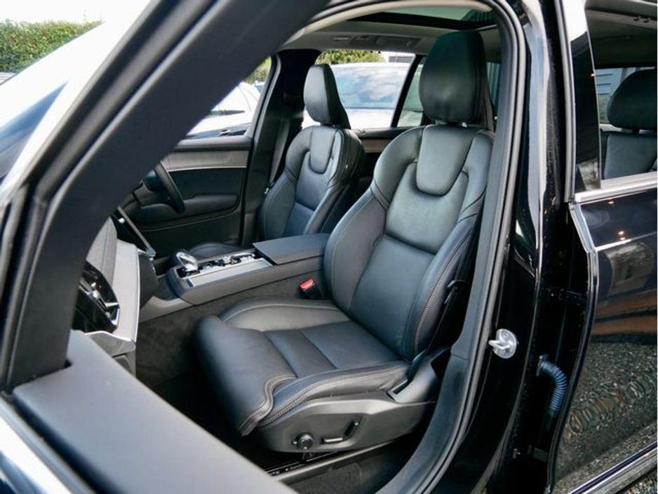 2025 Volvo XC90 - image 17