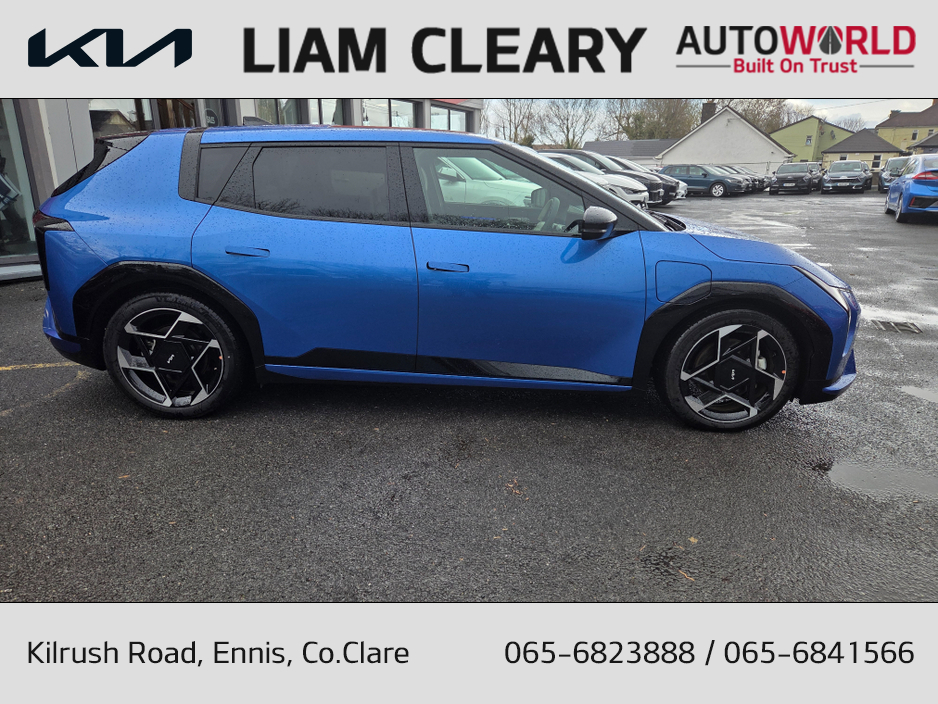 2025 Kia EV4 - image 2