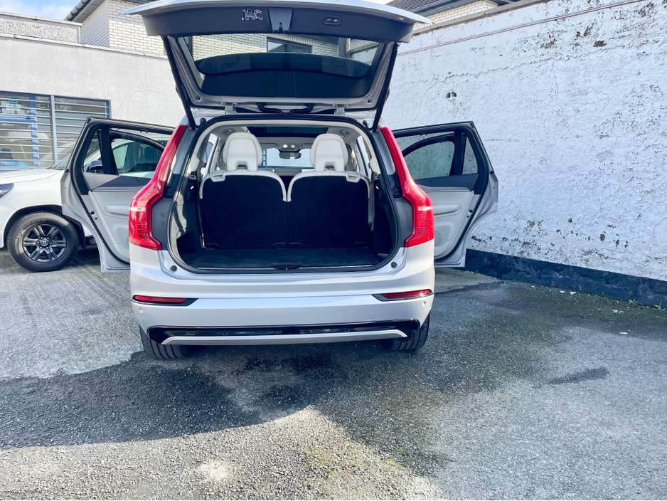 2023 Volvo XC90 - image 22