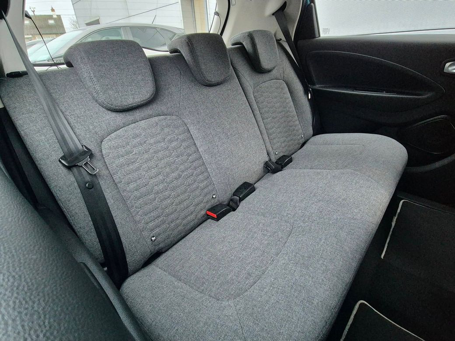 2020 Renault Zoe - image 15