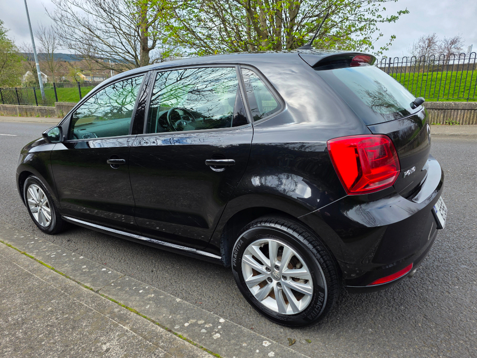 2017 Volkswagen Polo - image 5