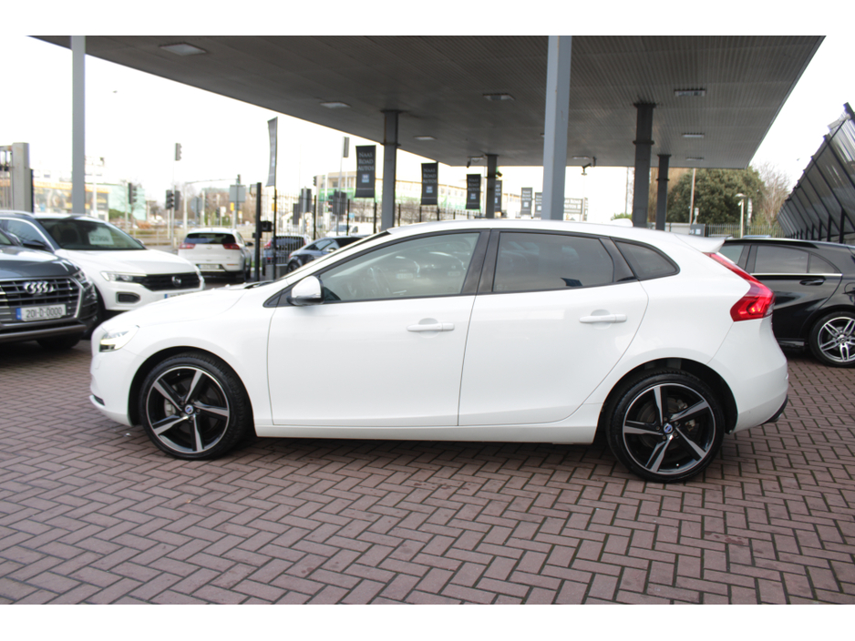 2016 Volvo V40 2.0D4 SPORT 5DR HATCHBACK AUTO HUGE SPEC  // 1 OWNER CAR // AS NEW CONDITION THROUGHOUT // BUY WITH CONFIDENCE AA AND SIMI APPROVED DEALER 2025 // FINANCE ARRANGED // €14,950