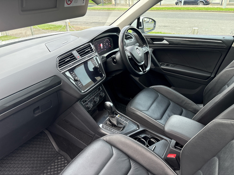 2020 Volkswagen Tiguan - image 2