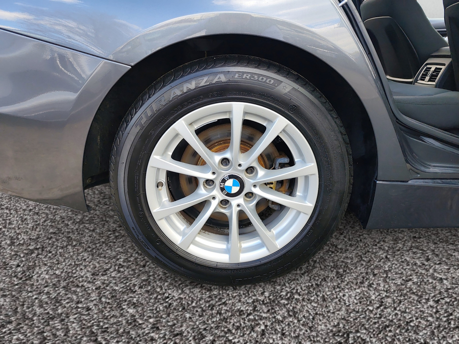 2015 BMW 3 Series - image 20