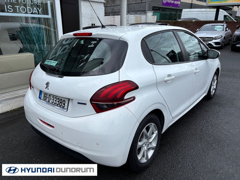 2016 Peugeot 208 - image 3