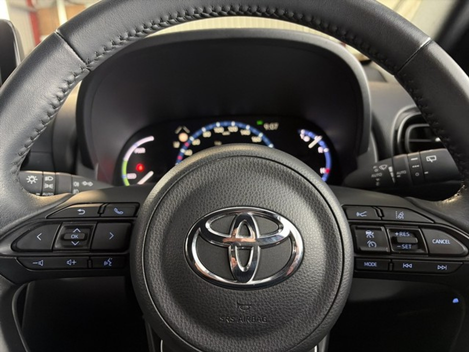 2024 Toyota Yaris Cross - image 14