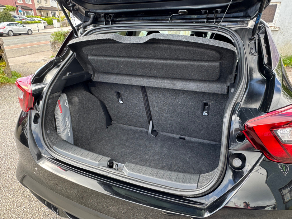 2018 Nissan Micra - image 8