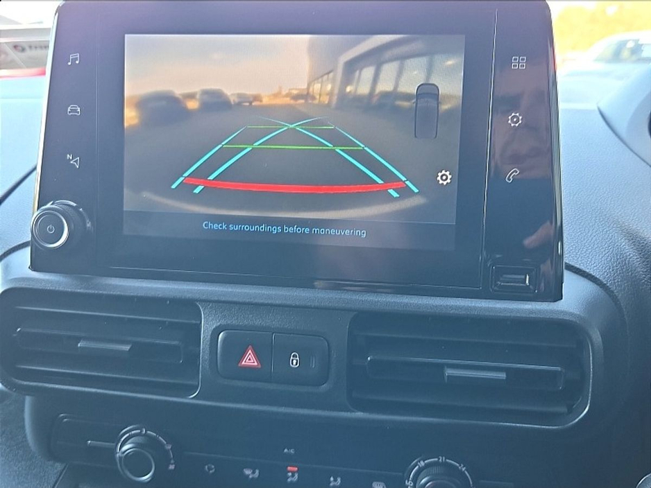 2024 Peugeot Partner - image 13