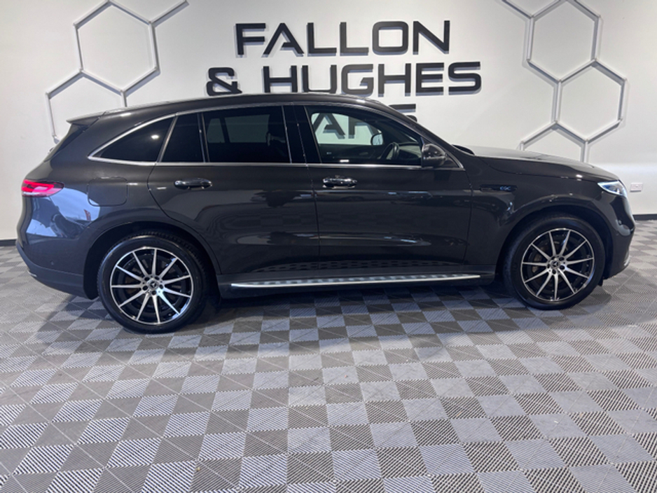 2022 Mercedes-Benz EQC - image 2