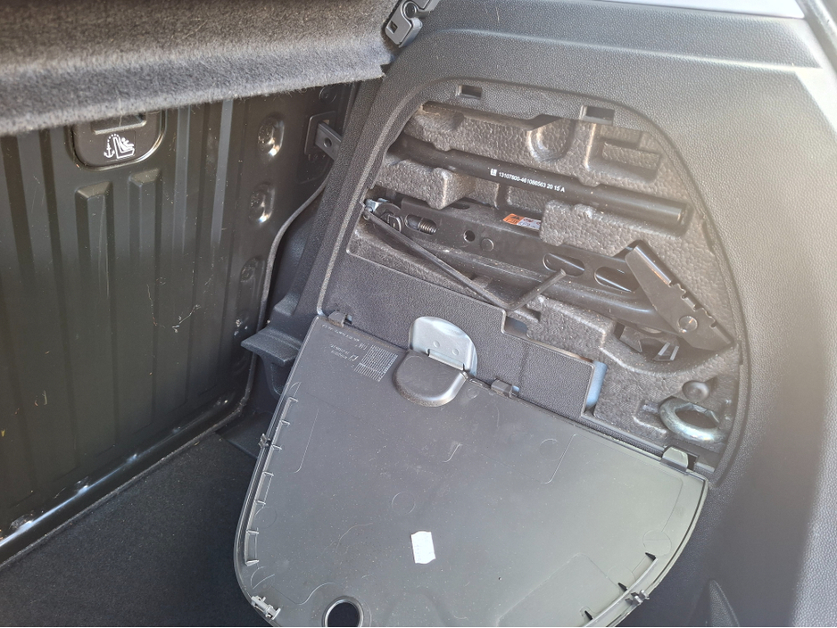 2016 Opel Corsa - image 17