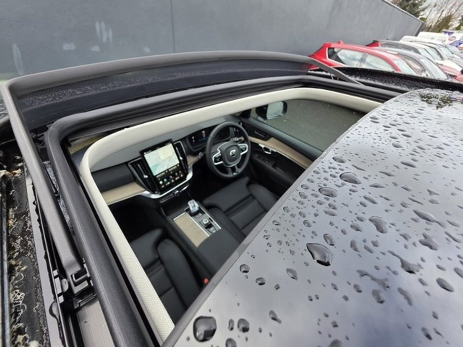 2025 Volvo XC90 T8 Plus Dark AWD €79,895