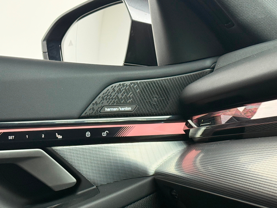 2025 BMW 5 Series - image 20