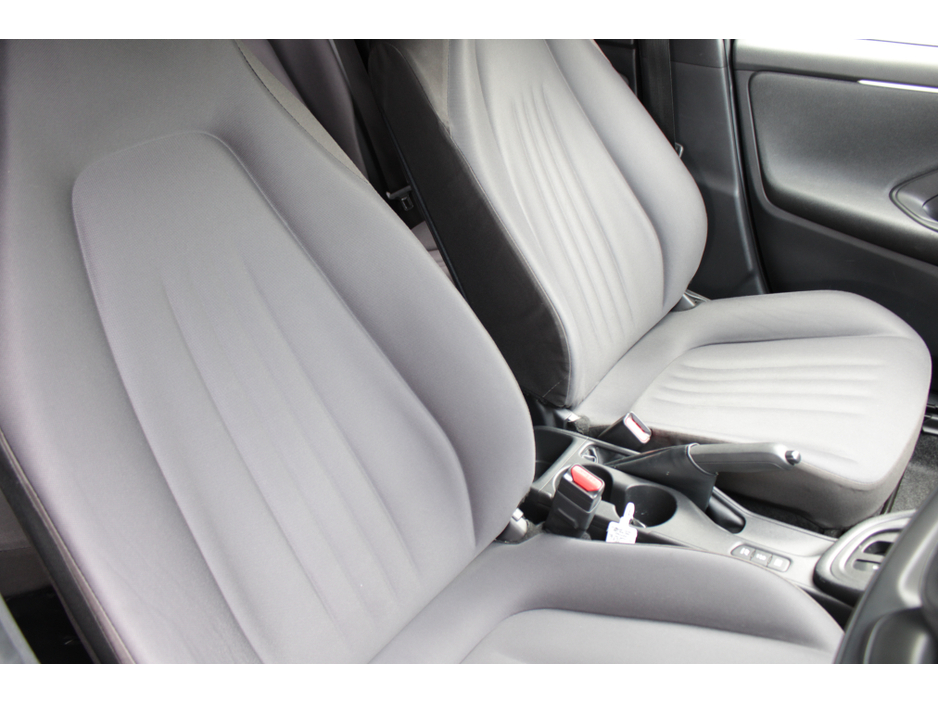 2021 Toyota Yaris - image 11