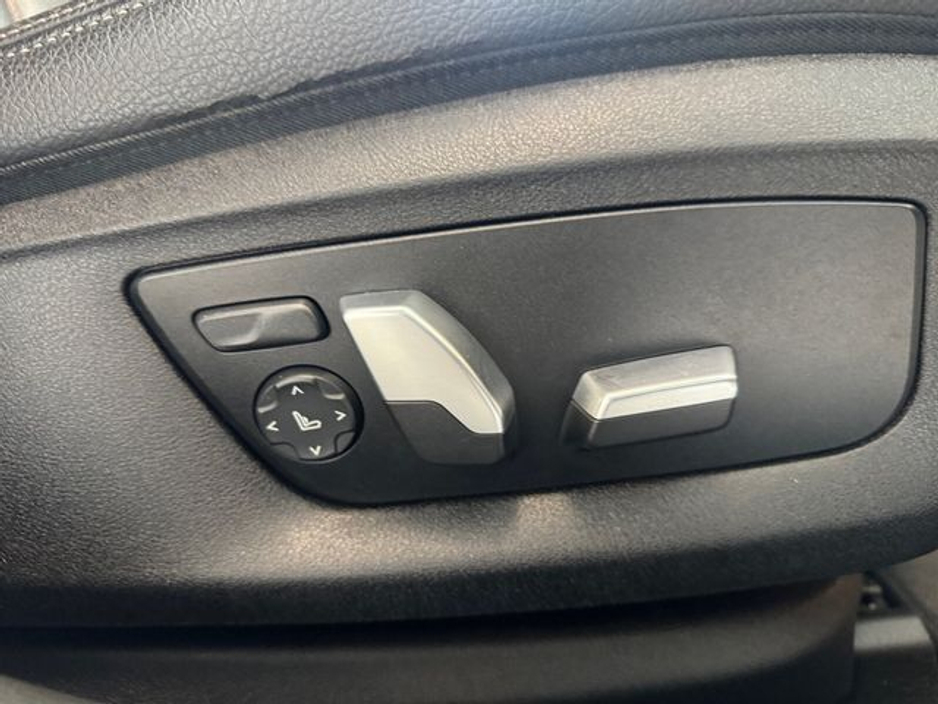 2018 BMW 5 Series - image 22