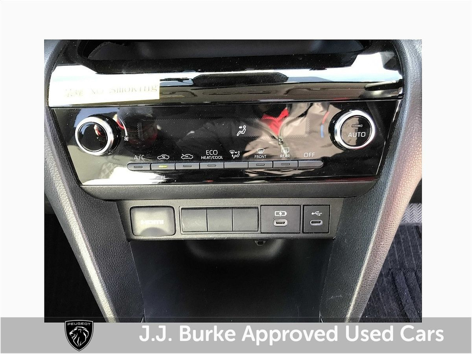 2024 Toyota Yaris - image 27