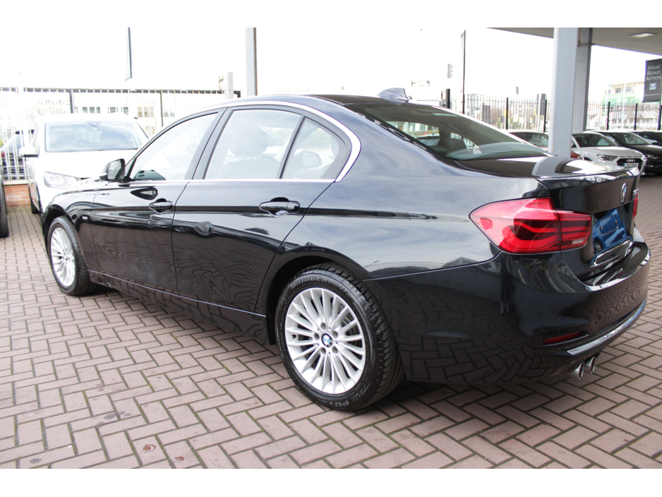 2018 BMW 3 Series - image 6