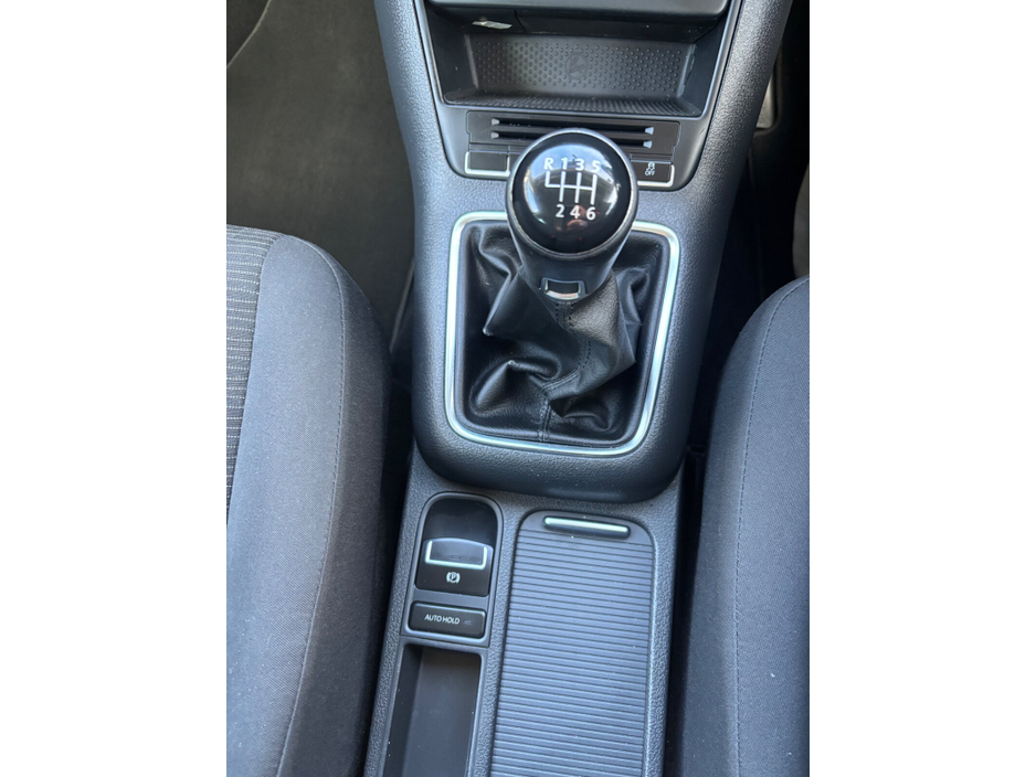 2014 Volkswagen Tiguan - image 29