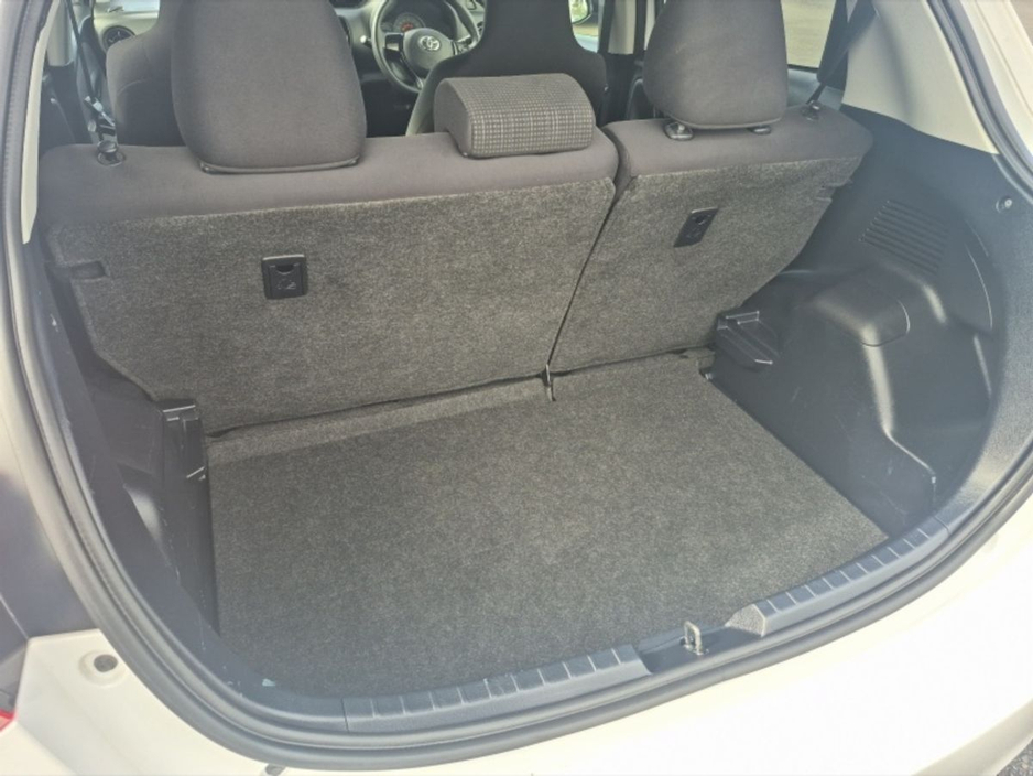 2017 Toyota Vitz - image 11