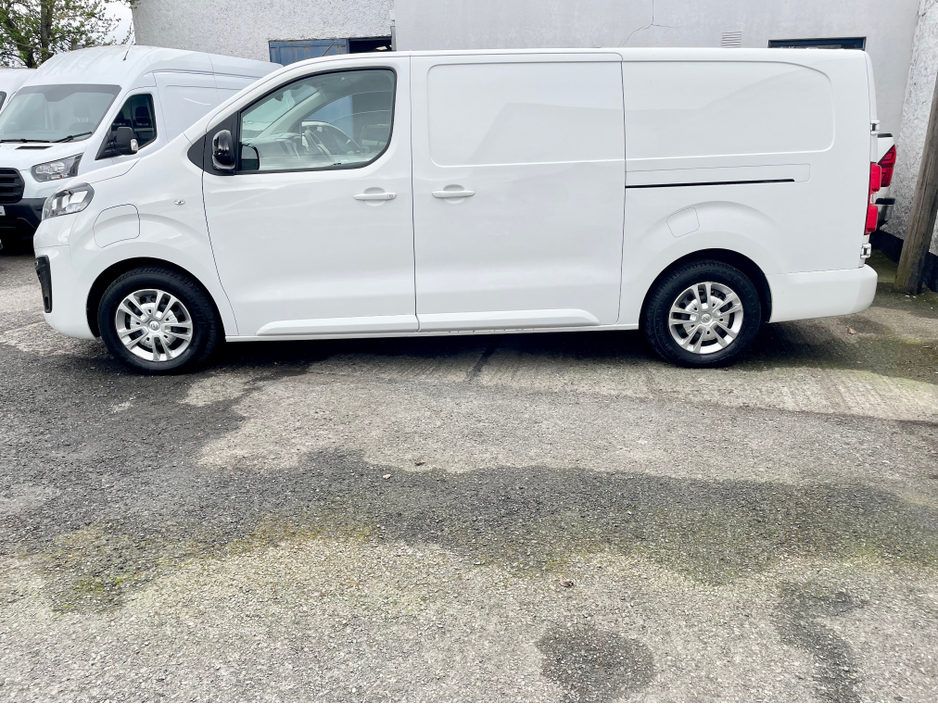 2022 Opel Vivaro - image 33