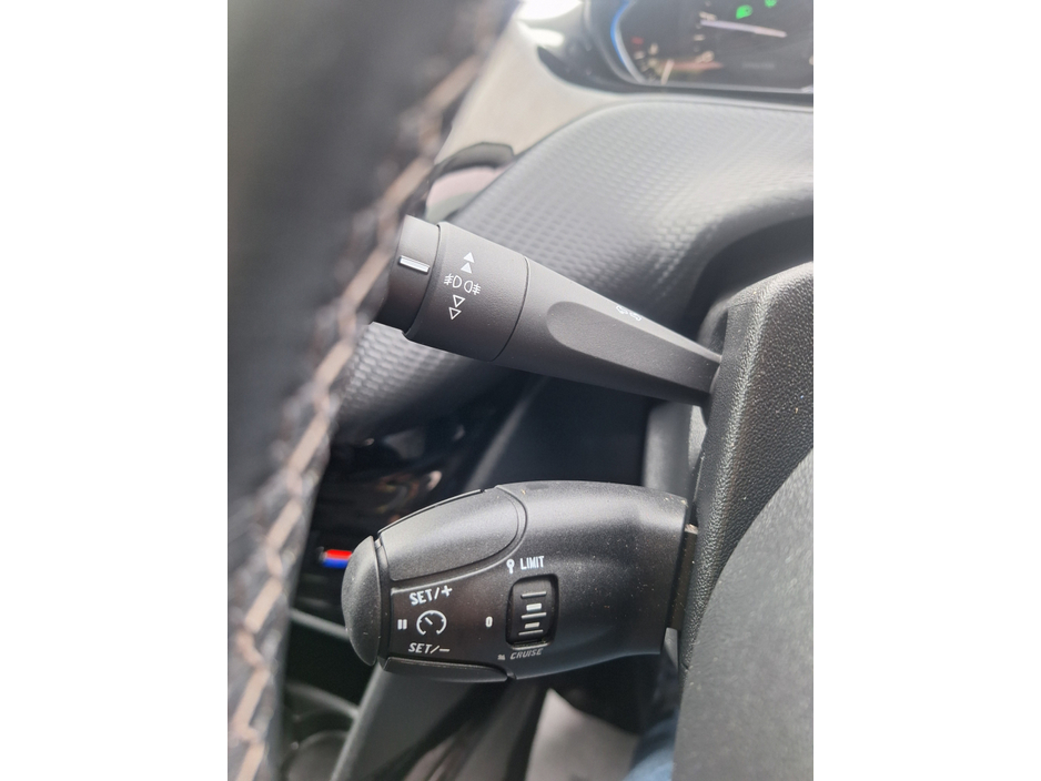 2018 Peugeot 2008 ALLURE BLUEHDI BLUE HDI €12,995