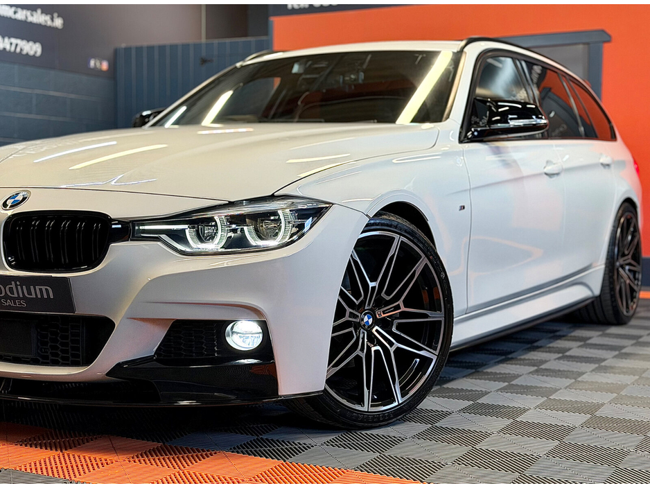 2016 BMW 3 Series - image 9