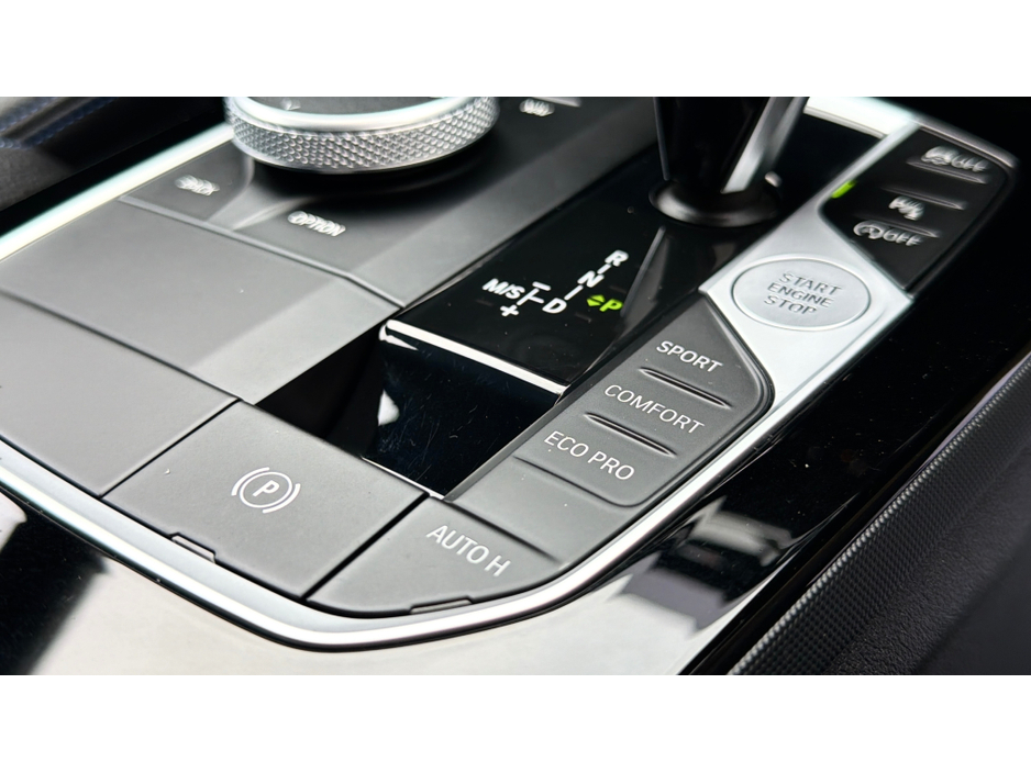 2020 BMW 1 Series - image 25